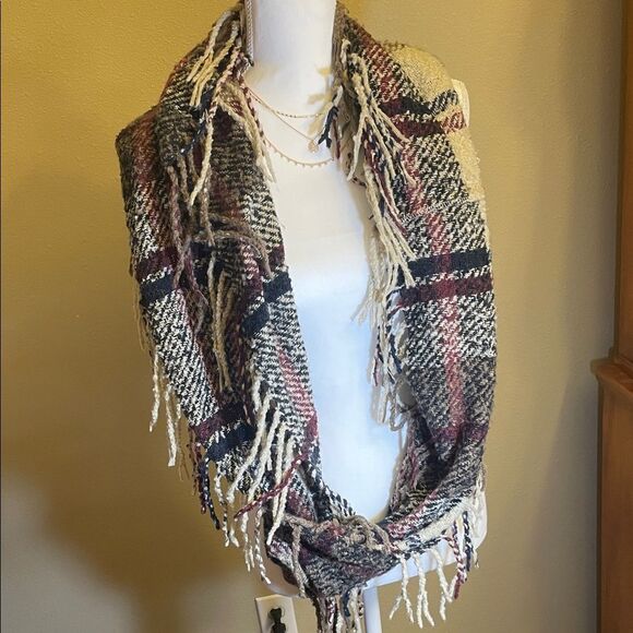 Rampage Multicolor Knit Shawl - Picture 3 of 3